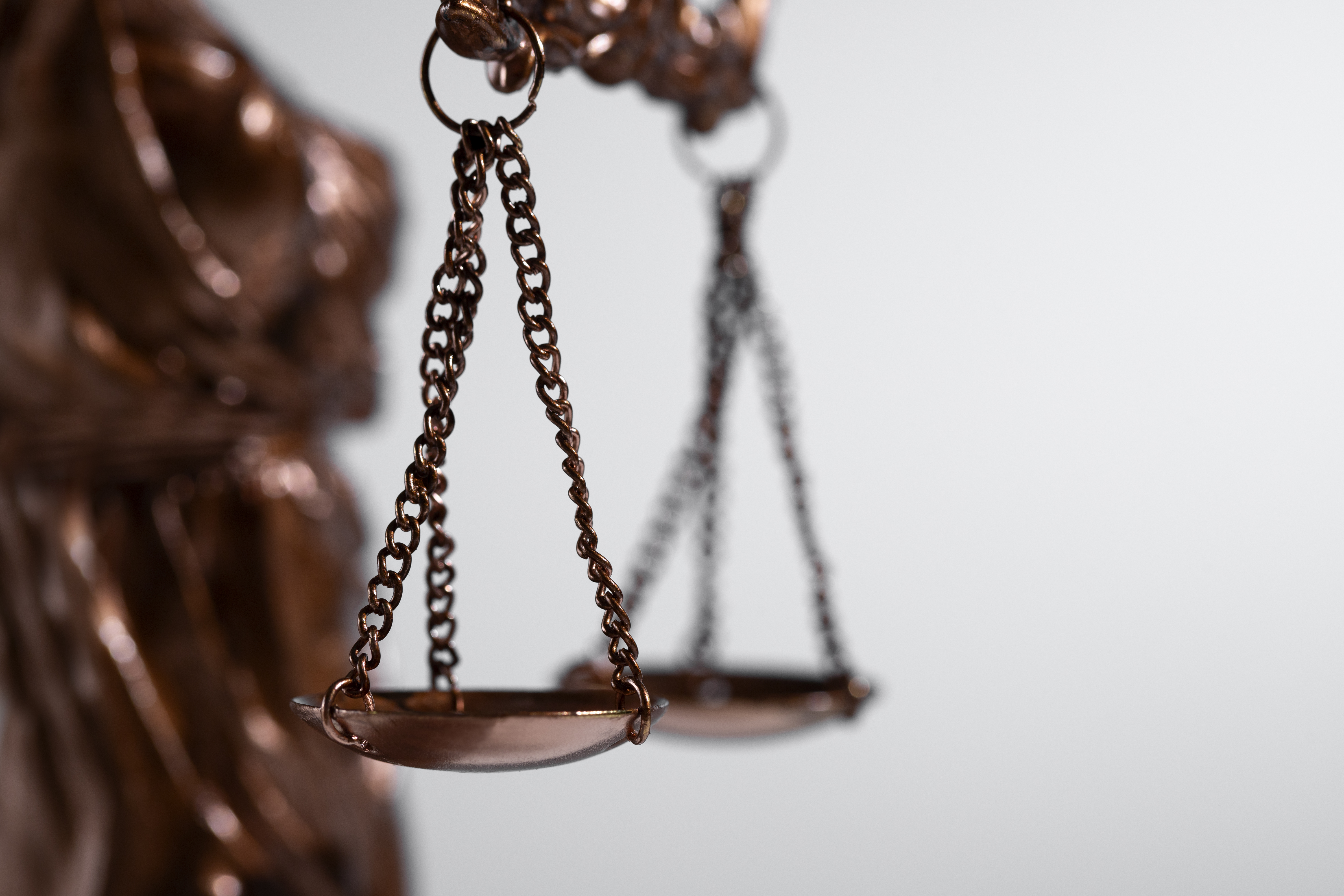 Ceza Davalarında Adli Kontrol Kararı Nedir ve Nasıl Kaldırılır?
