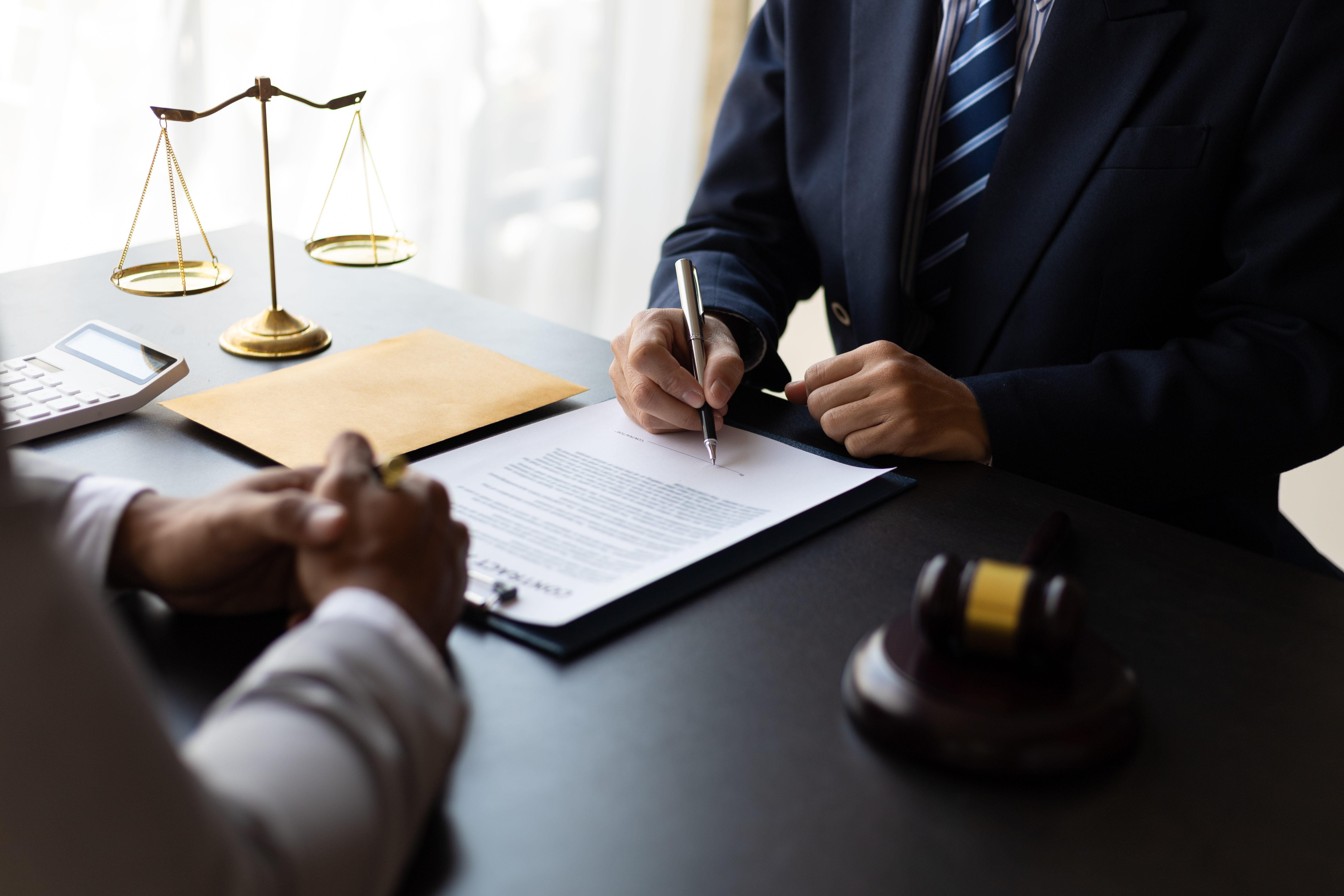 Tahliye Taahhüdü Sebebiyle Tahliye Davası Nedir? Şartları, Bir Aylık Süre, İmza İtirazı ve Hukuki Süreç