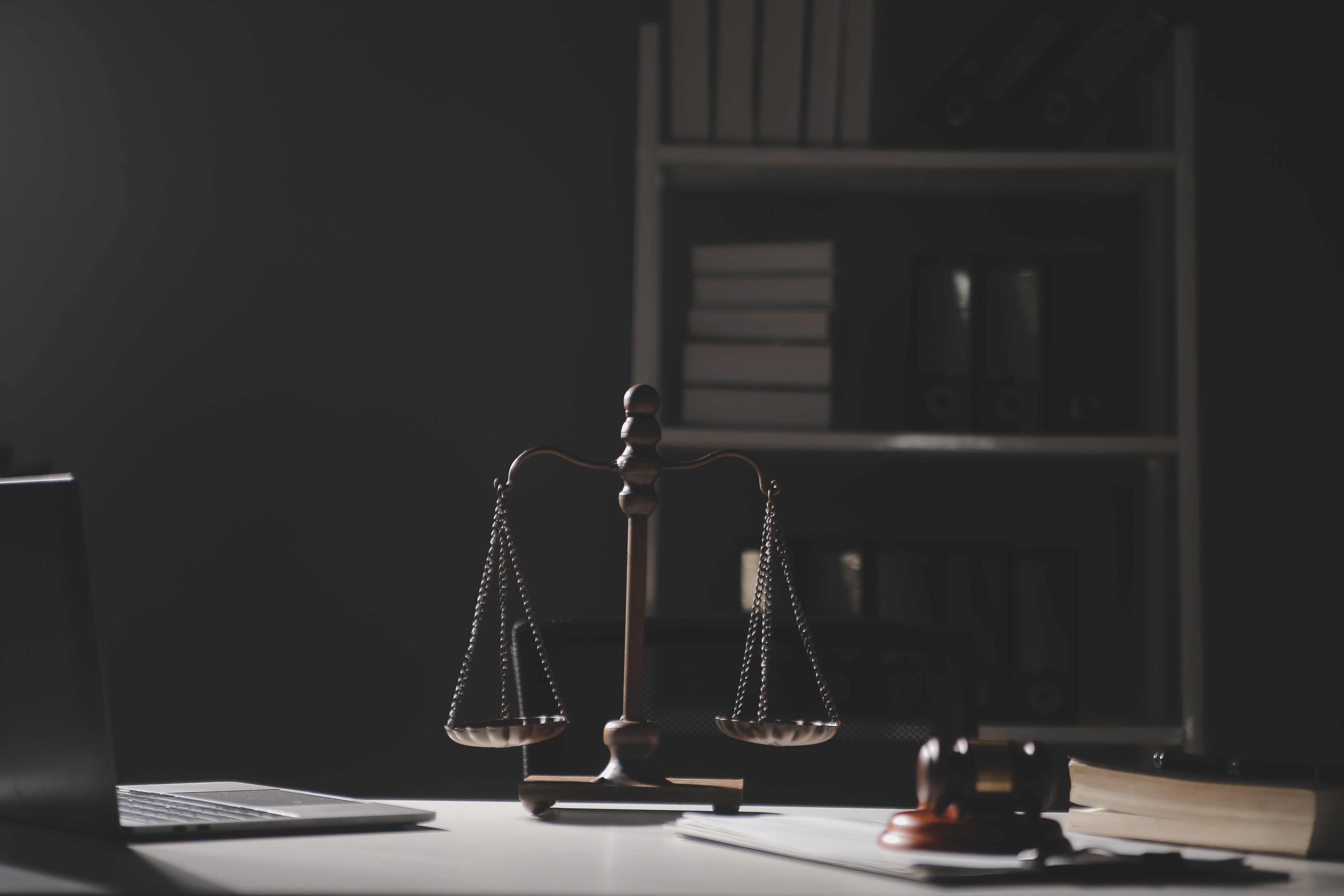 Töre Saikiyle Kasten Öldürme Suçu Nedir? Unsurları, Cezası ve Yargılama Süreci